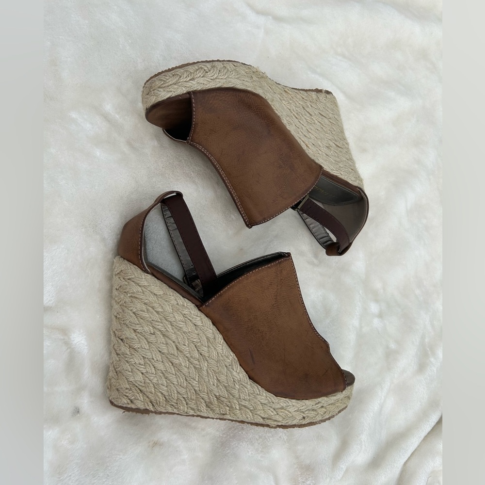 Intaglia Espadrille Wedge size 8.5